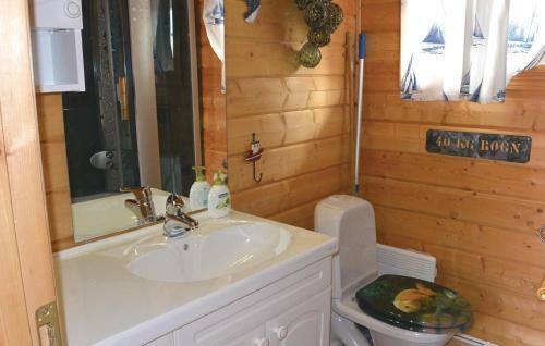 Two-bedroom Holiday Home In Sorvagen