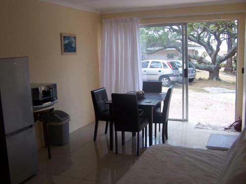 Hostal Aloha Beach Guest House