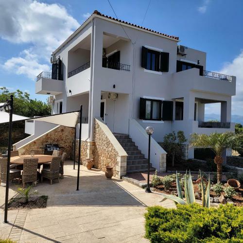 Paradisos Villa - 4-bedroom Villa