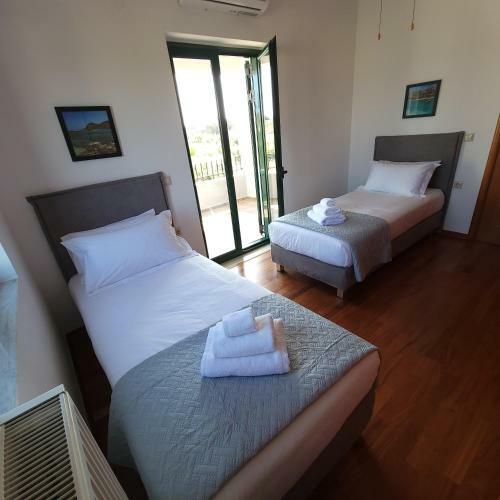 Paradisos Villa - 4-bedroom Villa