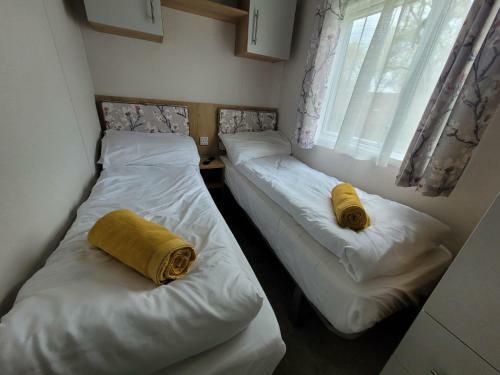 Lakeside Cotswold Holiday Home