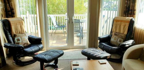 Lakeside Cotswold Holiday Home