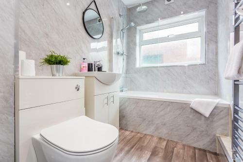 Apartamento ?lovely 2 Bed Flat ? Wifi ? Nr Avondale Park?