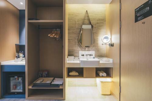 Atour Hotel Shaoxing Shangyu E-travel Town
