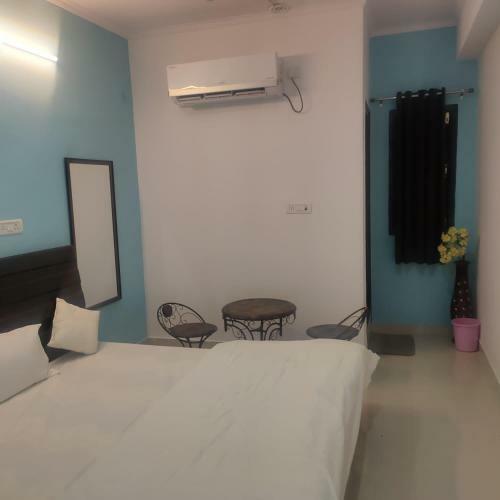 Hotel Holiday Inn By Wb Inn