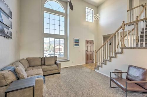 Bright Monument Escape Near Parks And Trails!