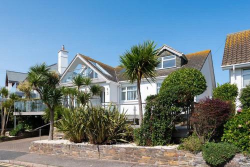 Sea-renity, Stunning Beach House With Coastal Views