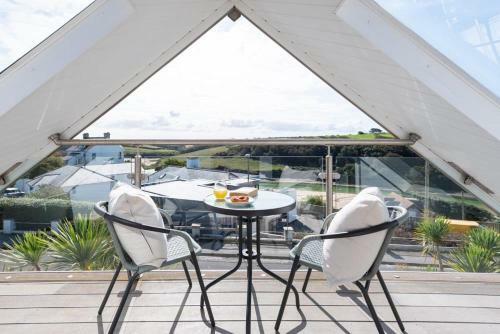 Sea-renity, Stunning Beach House With Coastal Views
