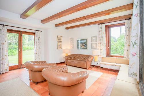 Liiiving In Moledo - Beach & Garden Villa