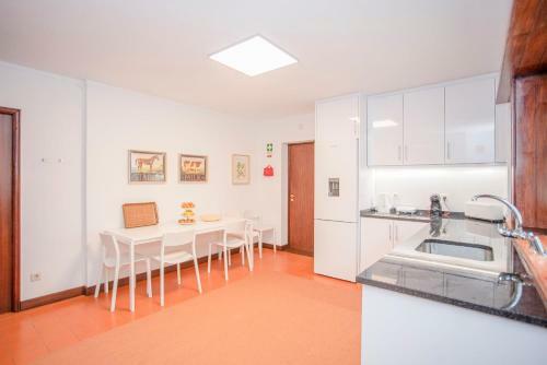 Liiiving In Moledo - Beach & Garden Villa