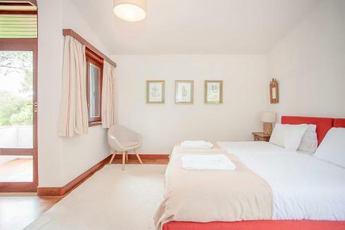 Liiiving In Moledo - Beach & Garden Villa