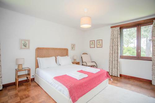 Liiiving In Moledo - Beach & Garden Villa