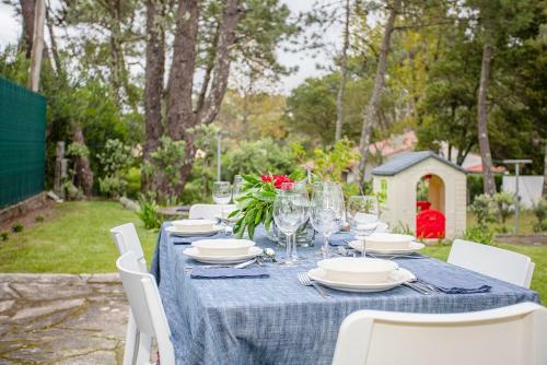 Liiiving In Moledo - Beach & Garden Villa