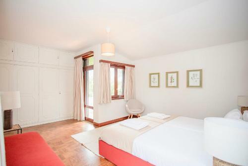 Liiiving In Moledo - Beach & Garden Villa