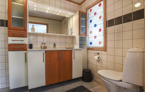 Amazing Home In Str�mstad With Wifi And 4 Bedrooms