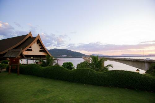 Champasak Grand Hotel