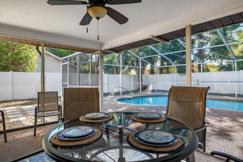 3 Bedroom Pool Home Less Than 5 Miles To Beaches Home