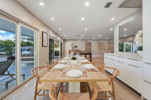 Palisades By Jadoreluxe L Oasis Pool And Waterview