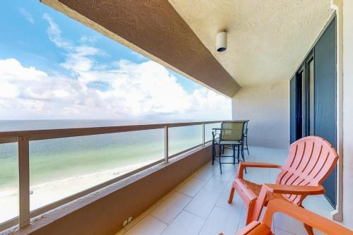 Crescent Beach Club I 19c
