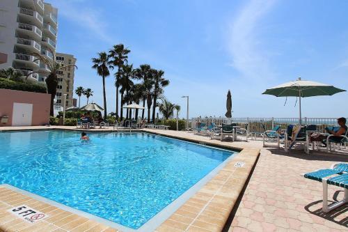 Crescent Beach Club I 19c