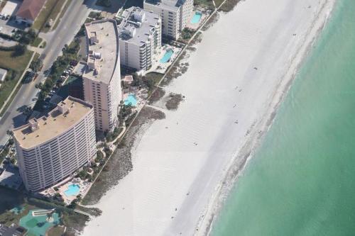 Crescent Beach Club I 19c