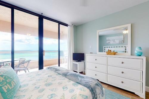 Crescent Beach Club I 14f