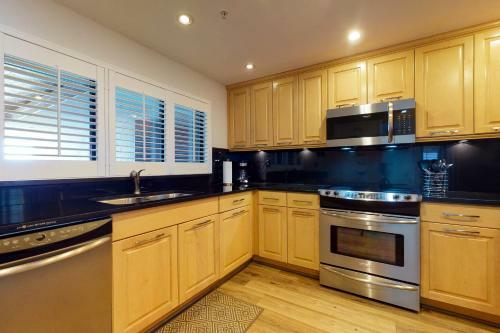 Crescent Beach Club I 14f