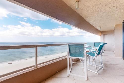 Crescent Beach Club I 14f