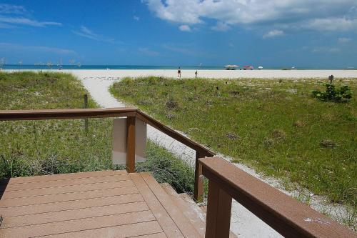 Crescent Beach Club I 19f
