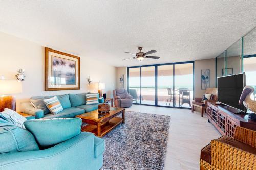 Crescent Beach Club I 3g