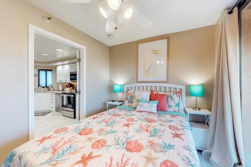 Crescent Beach Club I 3g