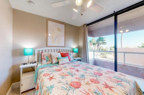 Crescent Beach Club I 3g