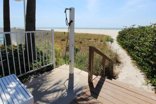 Crescent Beach Club I 3g