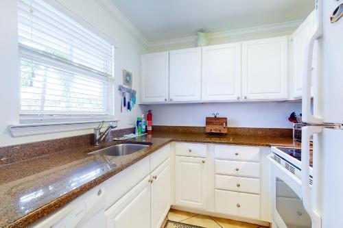 Barefoot Beach Resort F107