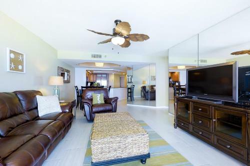 Crescent Beach Club I 15b