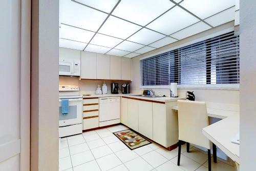 Crescent Beach Club II 6f
