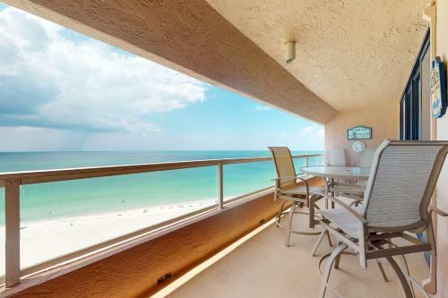 Crescent Beach Club I 16c
