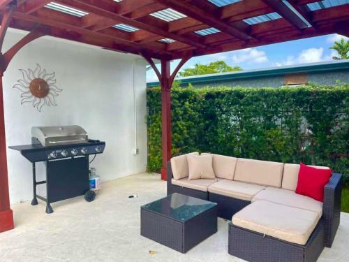 Tropical Rainbow 4bdr 2 Bath Home With Heated Pool