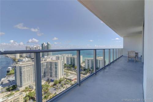 5 Amenities 2 2 High Floor With Stunning Views Infinity Edge Pool
