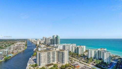 5 Amenities 2 2 High Floor With Stunning Views Infinity Edge Pool