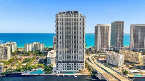 5 Amenities 2 2 High Floor With Stunning Views Infinity Edge Pool
