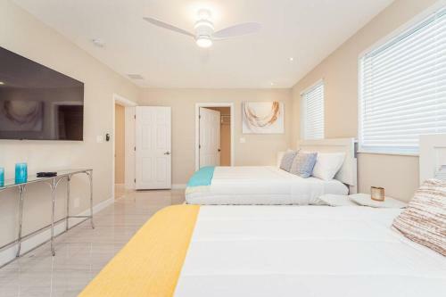 Luxe Stunning 4 Bdr 3,5 Bath With Heated Pool