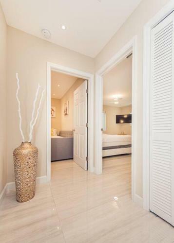Luxe Stunning 4 Bdr 3,5 Bath With Heated Pool