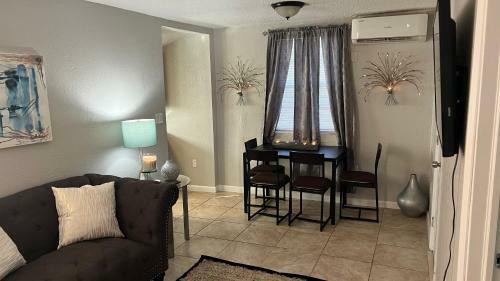 Apartamento Cozy Two Bedroom Unit In A Great Location!