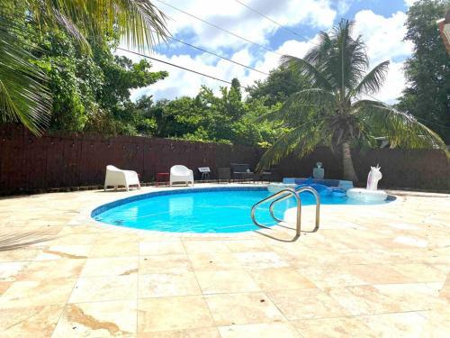 Pool & House Near Everything. Free Breakfast. Wifi.