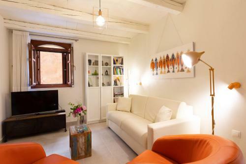 Byblos Villa Walking Distance To Everything W/heated Pool & Bbq