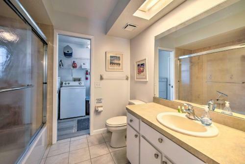 Spring Hill Bungalow With Heated Pool And Lanai!