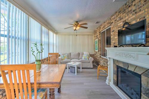 Spring Hill Bungalow With Heated Pool And Lanai!