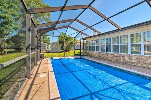 Spring Hill Bungalow With Heated Pool And Lanai!