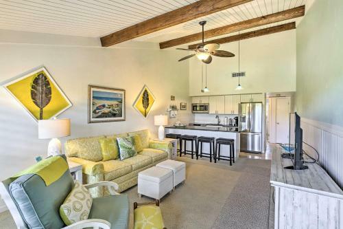 Apartamento Coastal Condo With Pool Access Less Than 1 Mi To Beach!